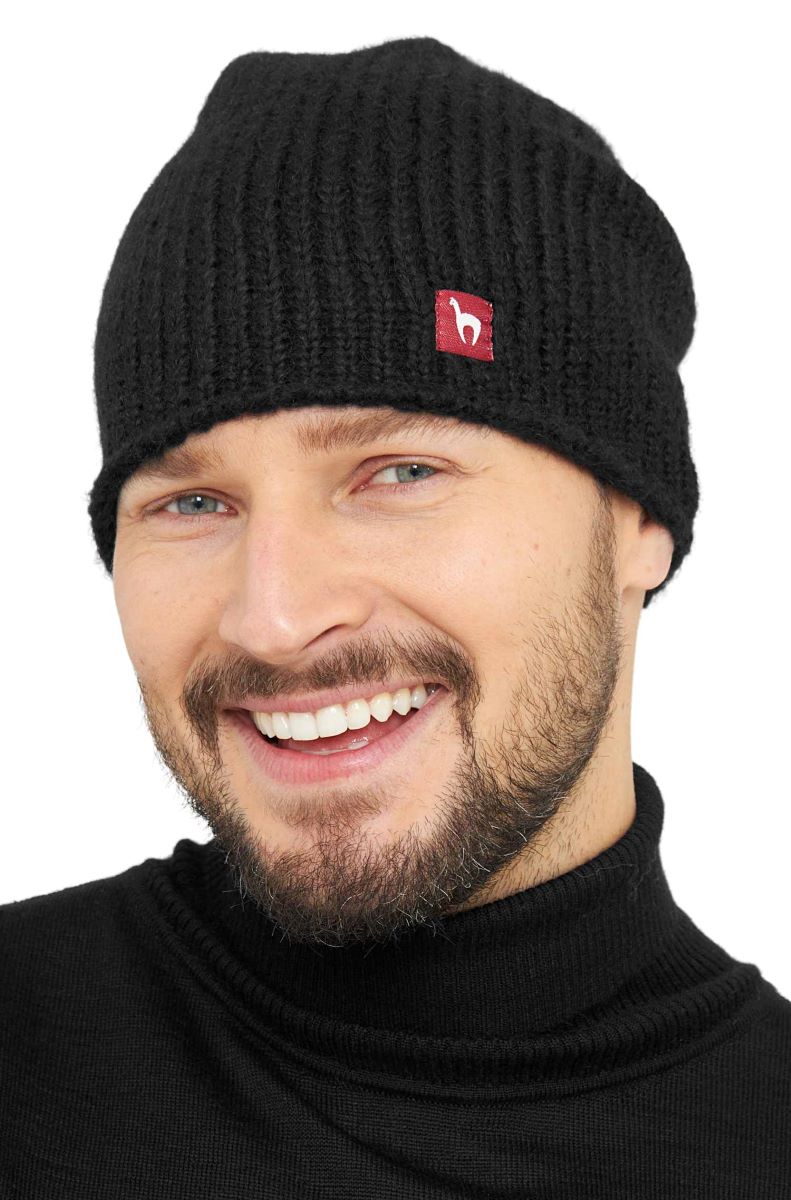 Svart mössa i fin alpackaull