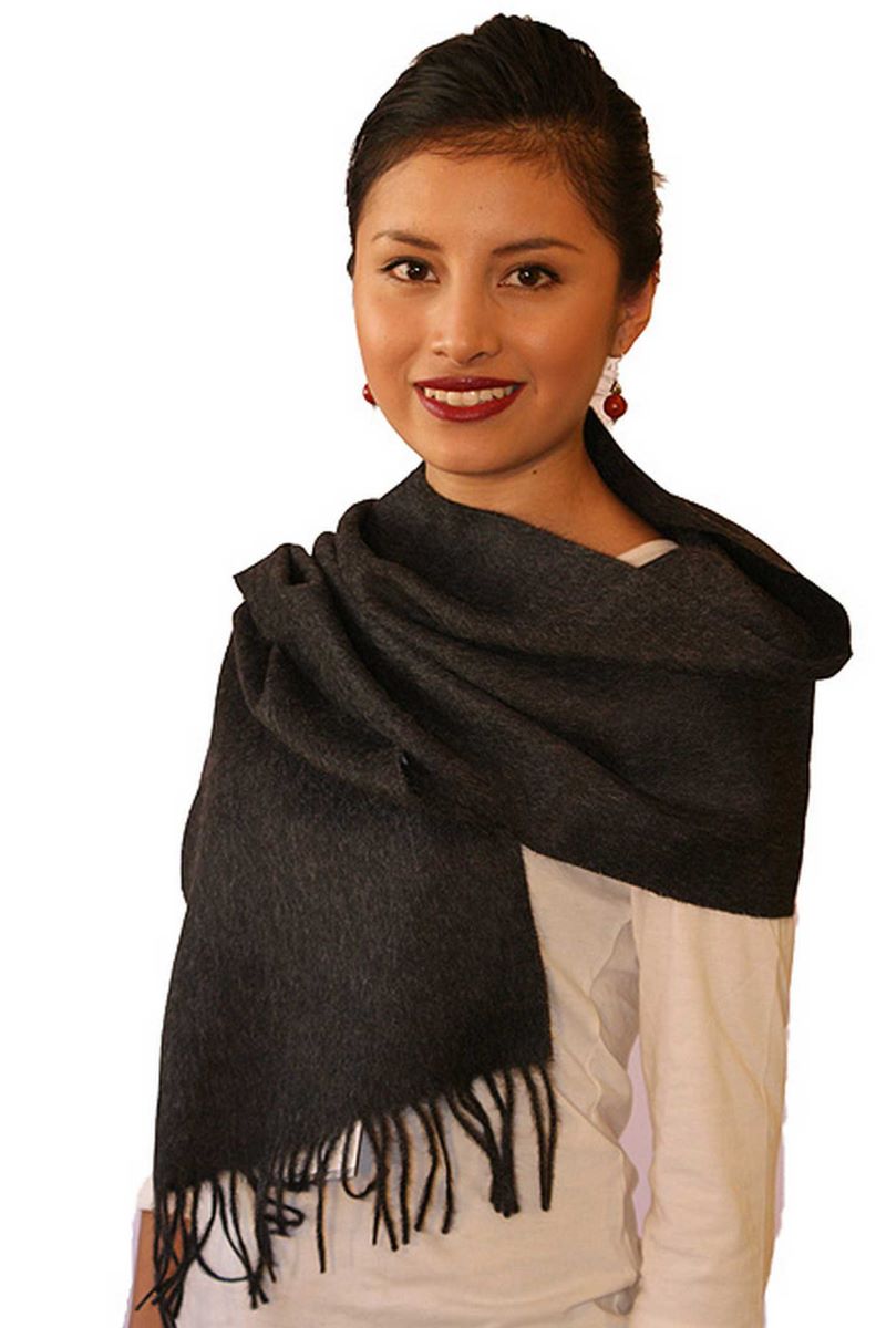 halsduk-i-100-alpackaull-antracit-1